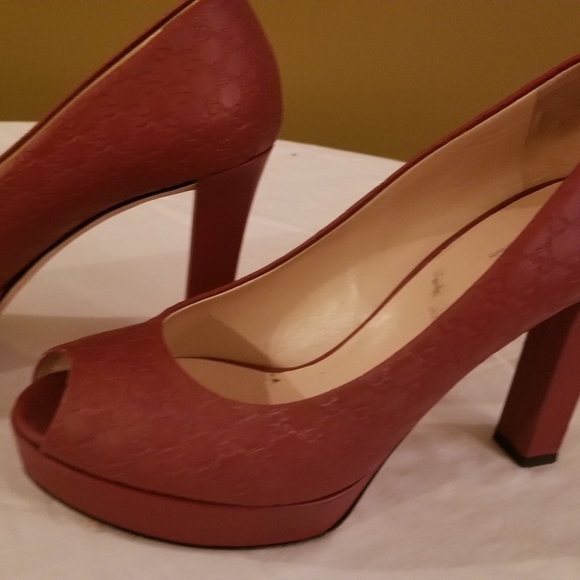 Gucci Red Guccissima Leather Peeptoe Platform Pump - Picture 2 of 9